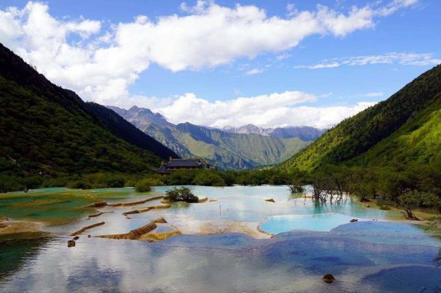 成都附近交通方便的旅游景点（成都周边交通方便的景点）