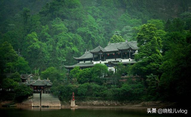 成都周边旅游必去十大景点（成都周边旅游必去十大景点有哪些）